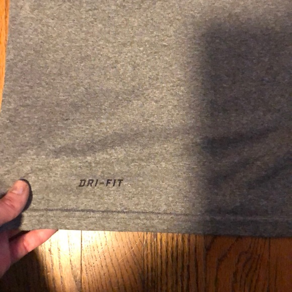 Like new gray dri fit Nike tee shirt men’s size M - Picture 8 of 8